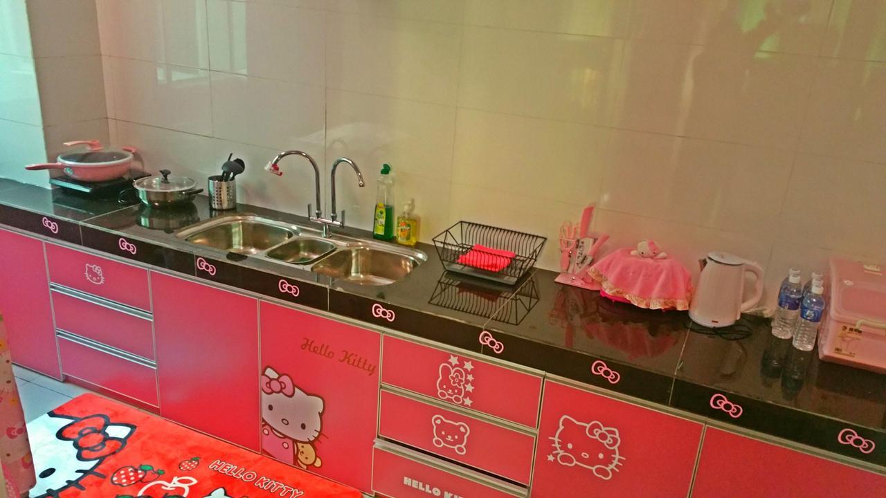 Hello Kitty Signature Suite Сандакан Екстериор снимка