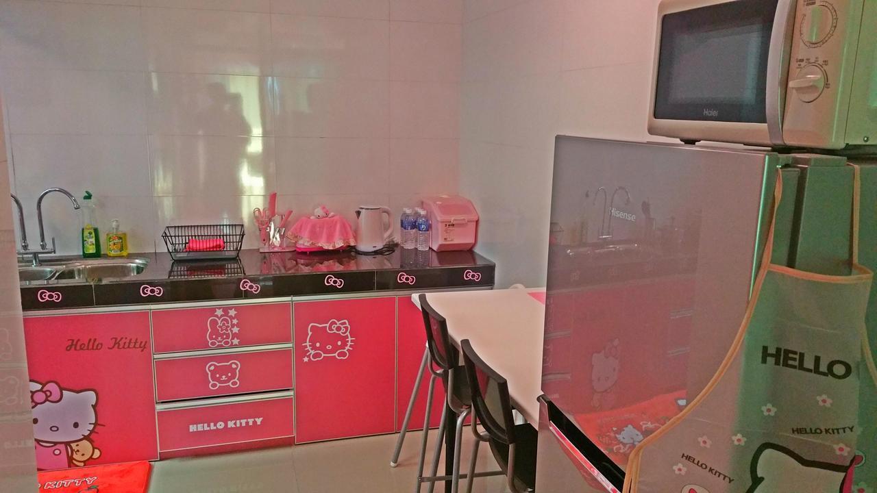 Hello Kitty Signature Suite Сандакан Екстериор снимка